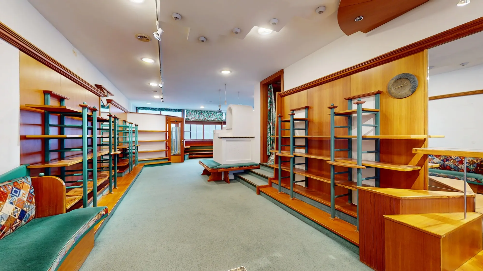 Groe-Geschaftsflache-mit-Buro-in-Zentrumsmitte-von-Saalfelden-02052026_094654